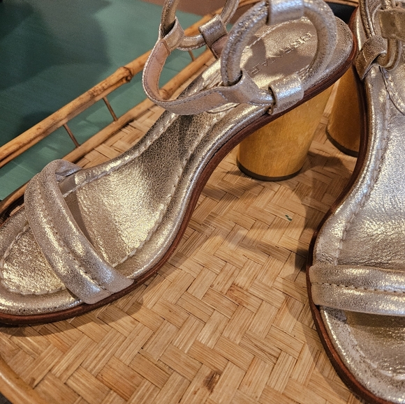 Anthropologie BERNARDO Harlow Wooden Gold Metallic Heels - Picture 9 of 13